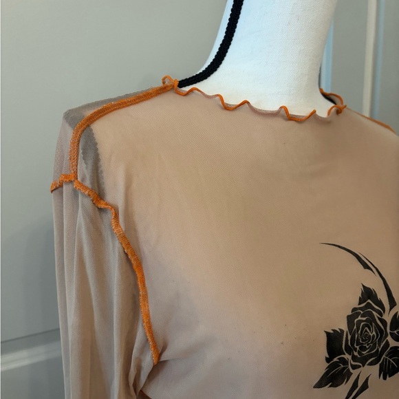 Urban Outfitters tan mesh floral graphic long sleeve cropped top size L - Picture 6 of 15